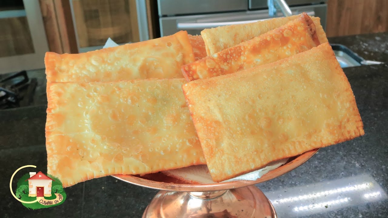 PASTEL  DE  FEIRA  É ASSIM: ÁGUA e FARINHA, SÓ ISSO FAZ  VERDADEIRO  e CROCANTE.