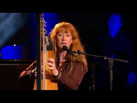 Loreena McKennitt : She moved trough the fair