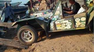 Adventurebug crosses Rovuma river from Mozambique to Tanzania on a homemade raft