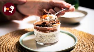 Este desayuno de avena tiene una capa crujiente de chocolate