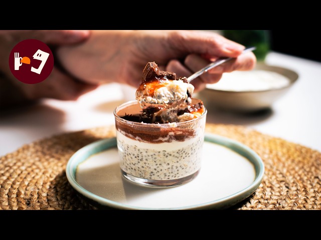 Este desayuno de avena tiene una capa crujiente de chocolate