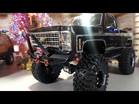Testing huge 2.2/5.5 tires on Traxxas TRX4 high trail edition & work on homemade Rc crawler course.
