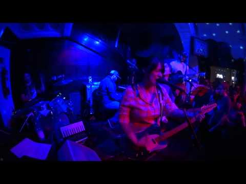 La Reina Morsa - Una isla en el fondo del mar (Radicales, Diciembre 2013)