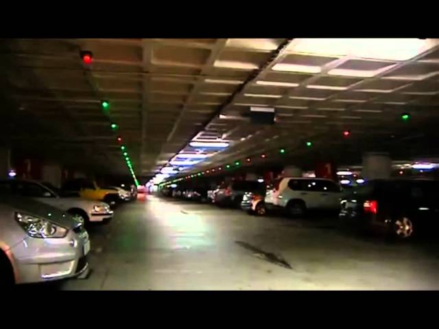 Talleres y parkings, cementerios de coches abandonados