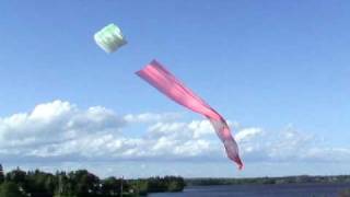 preview picture of video '11 Meters of Red Organza on a Mini-Mock Kite'