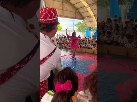 Bailarina na Escola Drummond em Douradina #bailarinafeliz #shortsviral #shorts