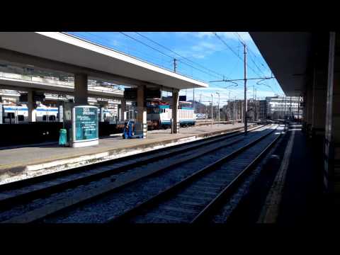 Treno merci del ferro in transito a Salerno