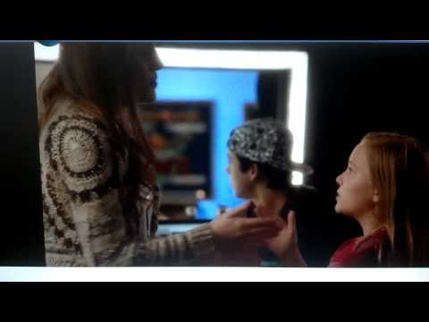 Maddie and Daphne clap beat on Nashville