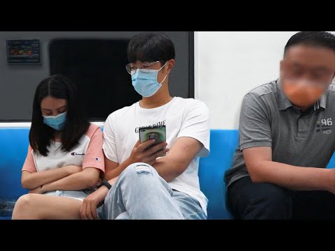 當看到女生在地鐵上頻頻遭遇騷擾 #Shorts