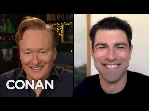 馬克斯-格林菲爾德關於哪些脫口秀主持人送出最好的禮物--TBS上的CONAN。 (Max Greenfield On Which Talk Show Host Gives The Best Gifts - CONAN on TBS)