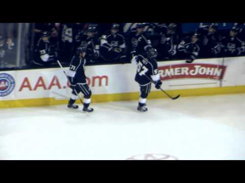 Jordan Nolan scores a goal at the Canucks @ Kings hockey game