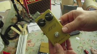 Video thumbnail for MXR CSP-104 Distortion + script logo reissue unboxing by VoxPathfinder15R