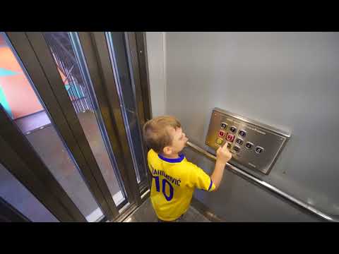 Suécia, Estocolmo, Huddingevägen 352 Högra, High School Sågbäcksgymnasiet, amsler hiss ab lift