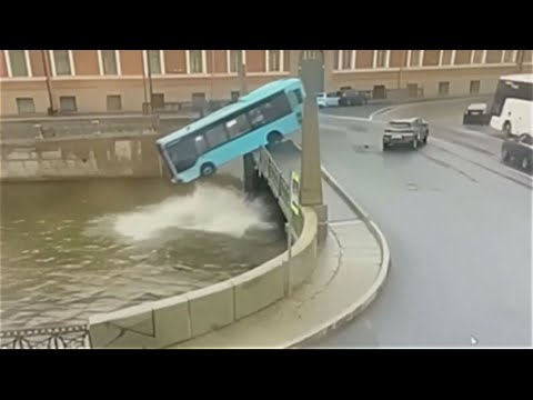 VIDEO | Bus plunges off a bridge in the Russian city of St. Petersburg