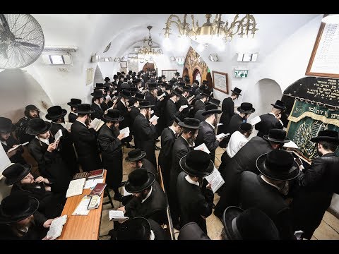 Viznitzer Hasidim pray on behalf of the Viznitzer Rebbe of Monsey