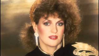 BARBARA DICKSON - THEME from the TV SERIES &#39;ANDY ROBSON&#39; (FULL VERSION)