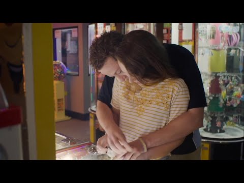 Make Up : Kiss scene - Molly Windsor, Joseph Quinn