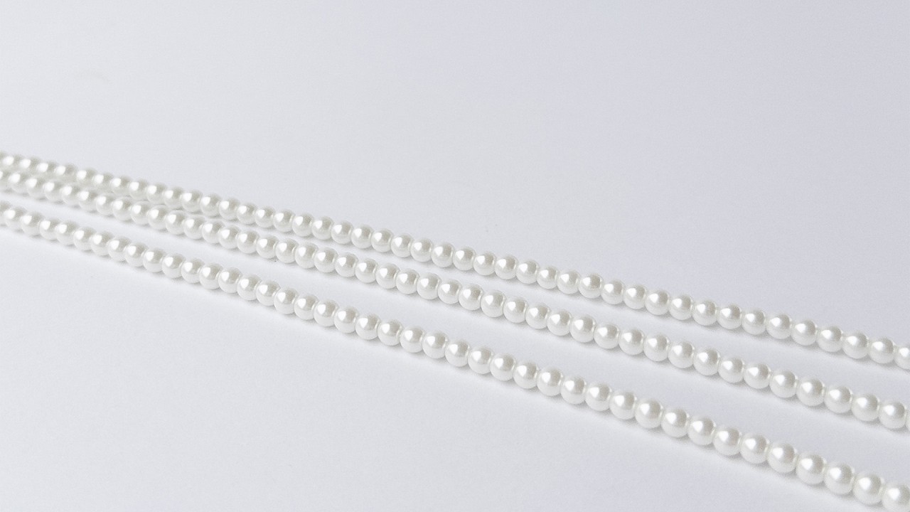Shell Pearls | Smooth Round | 4.4mm Bead Size | 42cm Strand Length video