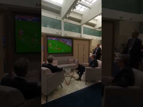 شاهد بالفيديو.. رئيس وزراء بريطانيا كير ستارمر يخرج من اجتماع حلف شمال الأطلسي لمشاهدة ركلة جزاء إنجلترا #الشرقية
