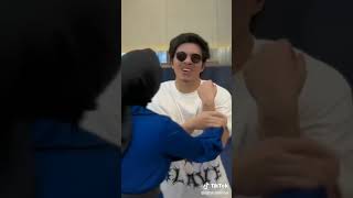 Download lagu Prank aurel ada bekas lipstick dileher baju Atta#attahalilintar #aurelhermansyah #berandayt #youtube mp3