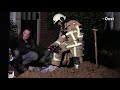 Man raakt gasleiding tijdens graven in Hellendoorn, zo'n tien huizen ontruimd