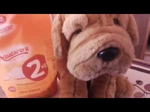 Noelia, haciendo una magdalena de chocolate. Rica, rica