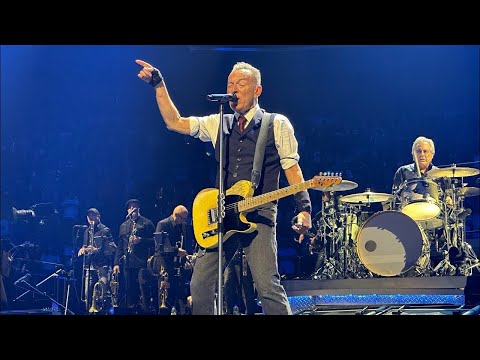 Bruce Springsteen and The E Street Band - Entrance + “Ghost Busters” - Montréal, QC - Oct. 31, 2024
