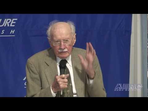 Aero-TV: Bob Hoover At Airventure - 'When Did You Start Flying?'