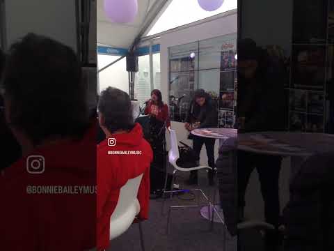 Bonnie Bailey Moi Navarro Live Acoustic  session ‘AVALANCHE’