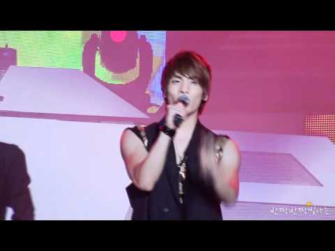 110528 Happy Jonghyun Dancing to "Hello" Again!!!! @ Dream Concert 2011