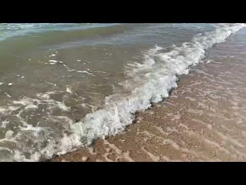 (Asmr) beautiful beach waves with tapping and whispering at the end
