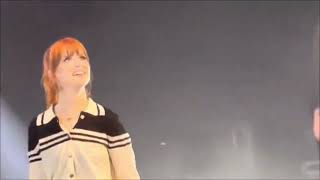 hayley’s reaction after forgetting the lyrics to still into you