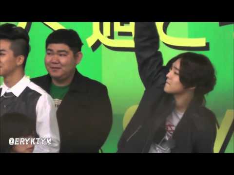 131202 6 WINNER 위너 WIN Nam TaeHyun 남태현 with children flying kiss @ selcy in Senrichuo Hello! WINNER