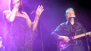 Nicki Gillis & Bob Howe - Chasing Cars.MP4