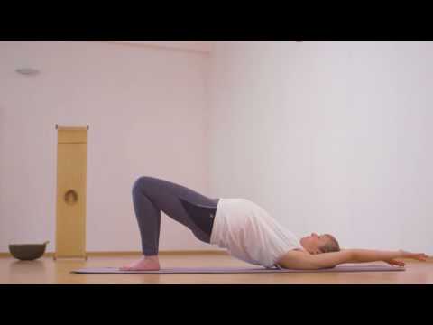 Schulterbrücke I Setu Bandhasana I Yoga auf der Couch