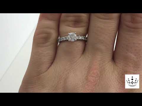 Anello Solitario Michael Hill con diamante da 0,65ct e diamanti laterali per 1,00ct totali.