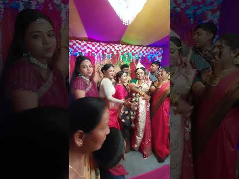 Bride Surprises everyone with a Dance  at the Baraat...