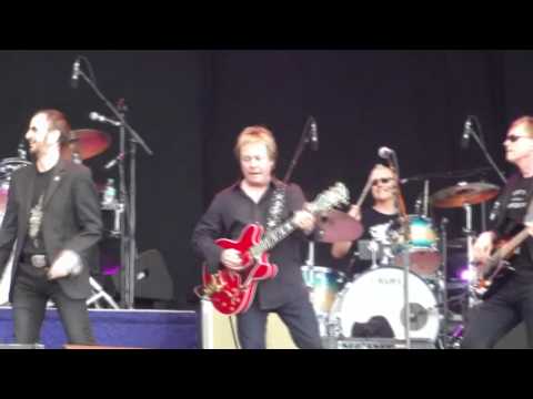 Ringo Starr - With A Little Help From My Friends [HD] live 9 7 2011 Bospop Festival Weert