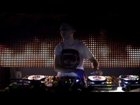 Dj Milouz (NRJ) au Club le Qg (52)