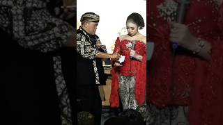 Download lagu 2 toddlers rock the stage Niken and Mbah Kirun #nikensalindry #youtubeshorts #nikenterbaru mp3