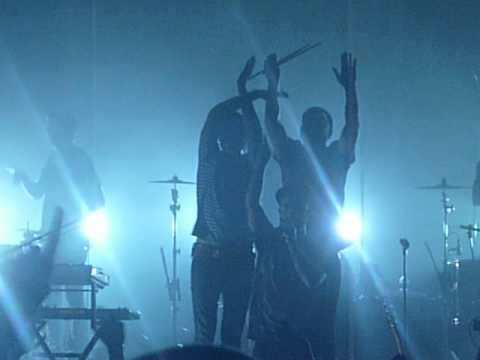 Woodkid feat. The Shoes - Run Boy Run (Olympia, Paris 13/06/12)