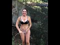 Vestindo Calcinha Branca Luiza Ambiel Refresca Se Com Banho De Mangueira