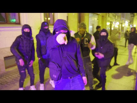 01| Dzinsky x młody100 - "CO MAM UDOWODNIĆ" (prod. młody100) [🎥: niezlykretik]