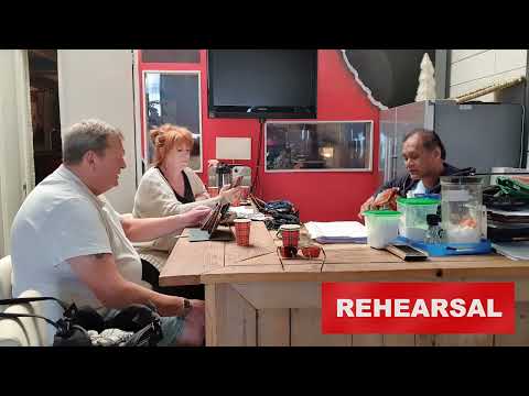 Maluku Music Centre Ambeua with "No clue" cover "Can't help falling in love"