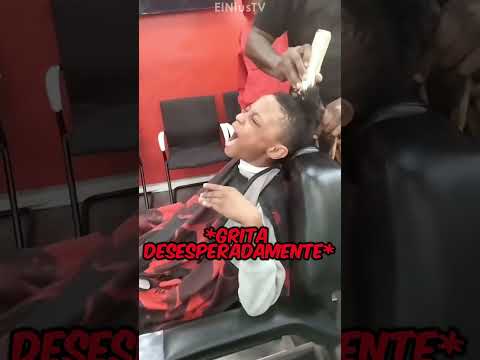 Padre Castiga a Su Hijo por Burlarse de un Compañero