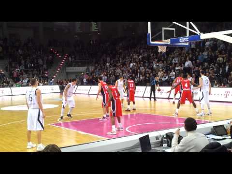 TELEKOM BASKETS BONN  gegen ELAN CHALON 18.01.2012