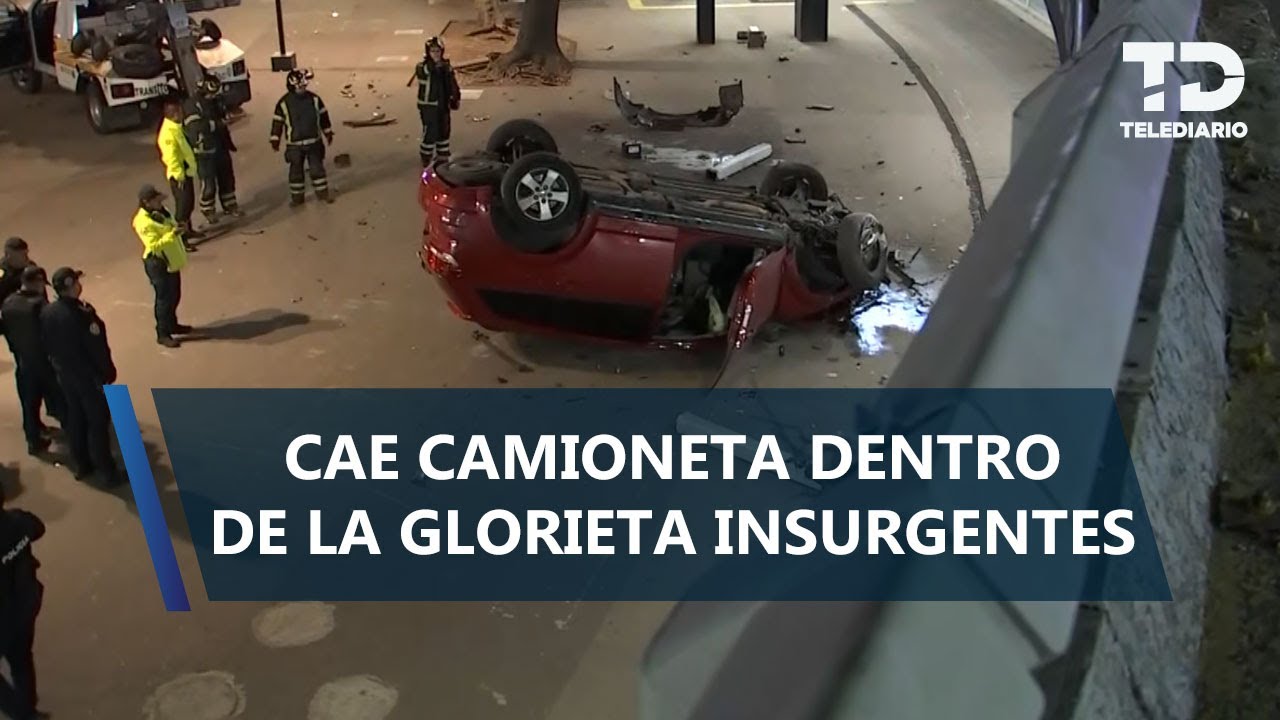 Camioneta cae dentro de la Glorieta de Insurgentes; conductor huye ileso