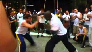 Mestre Tonelada - Roda de Rua do Conjunto Nacional - 06/05/2011 - parte 6