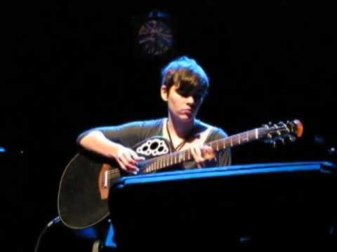 2/15 Kaki King - Holding The Severed Self @ CTE, Estarreja, Portugal (14/04/2012)