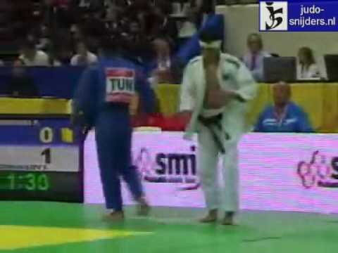 Judo 2009 Paris: Dhouibi (TUN) - Izmagilov (KAZ) [-60kg].